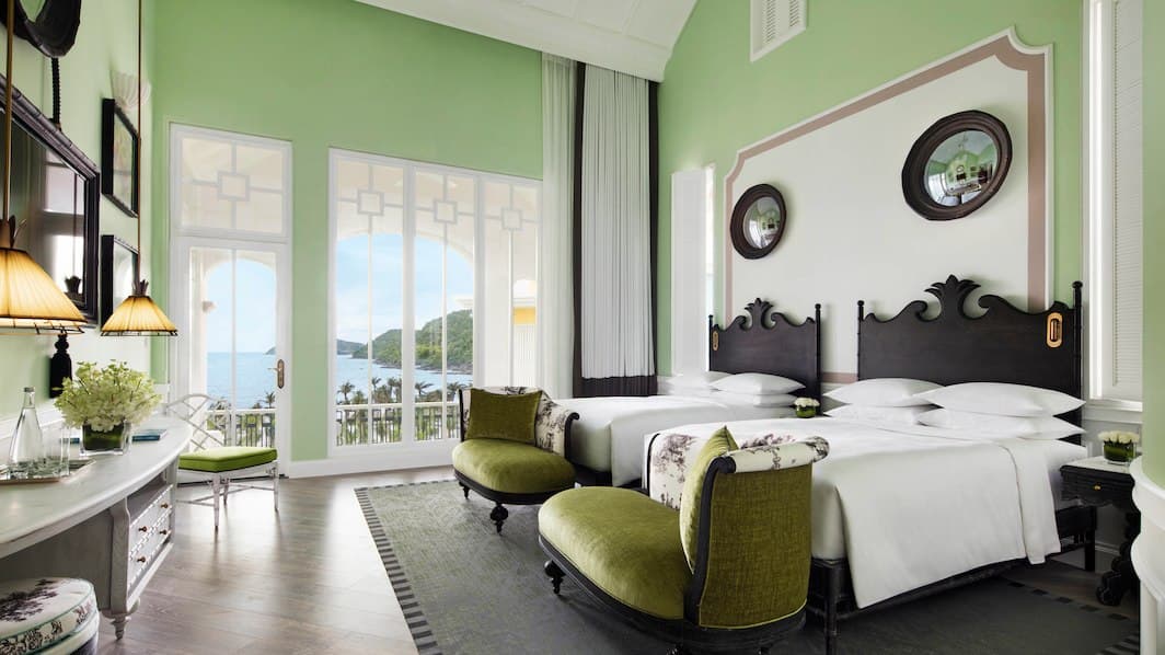 Emerald Bay View Room thumbnail 1