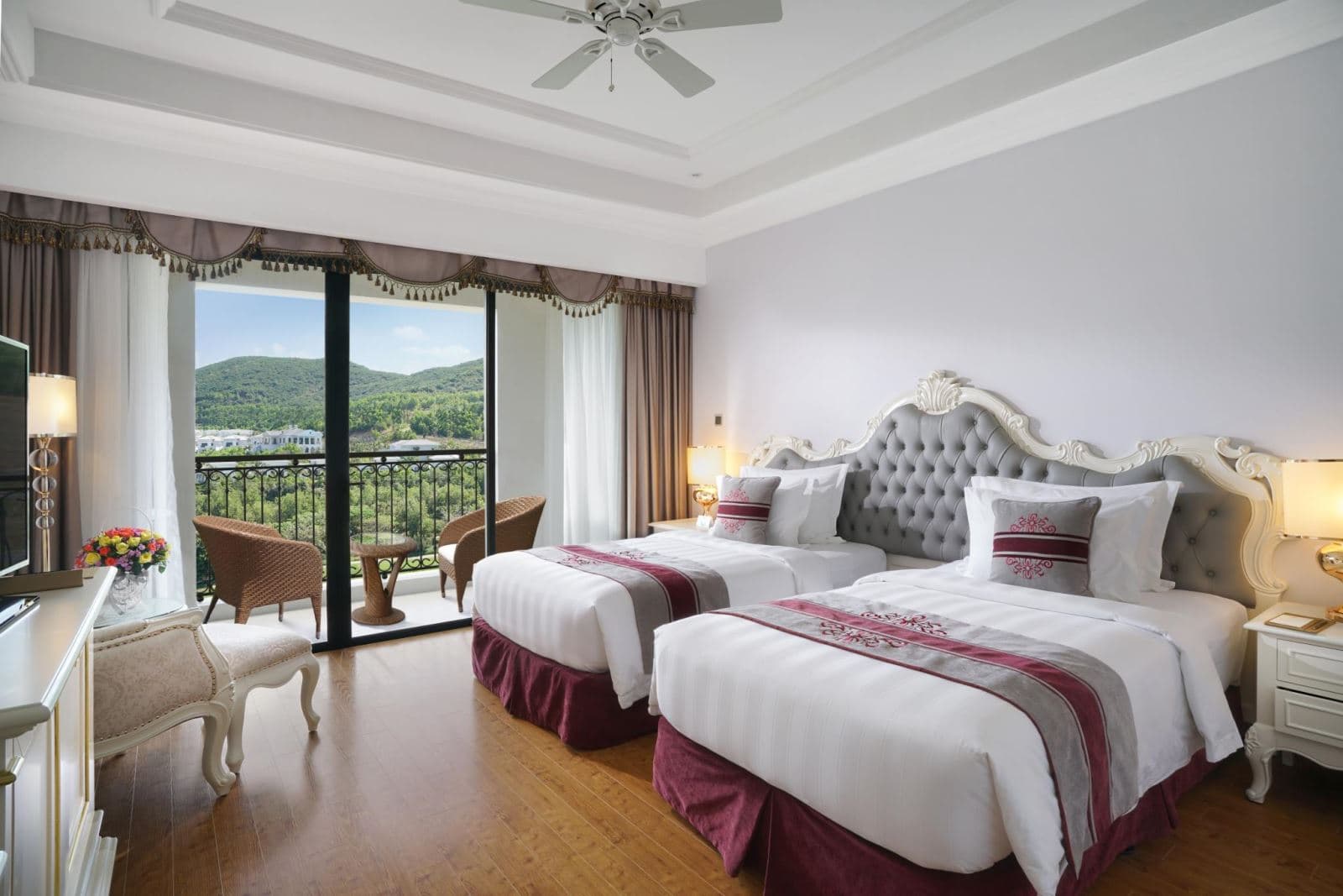 [Vinpearl 2026 - 2027] | NHA TRANG MARRIOTT RESORT & SPA HÒN TRE (VINPEARL DISCOVERY SEALINK) - Deluxe Room thumbnail 2