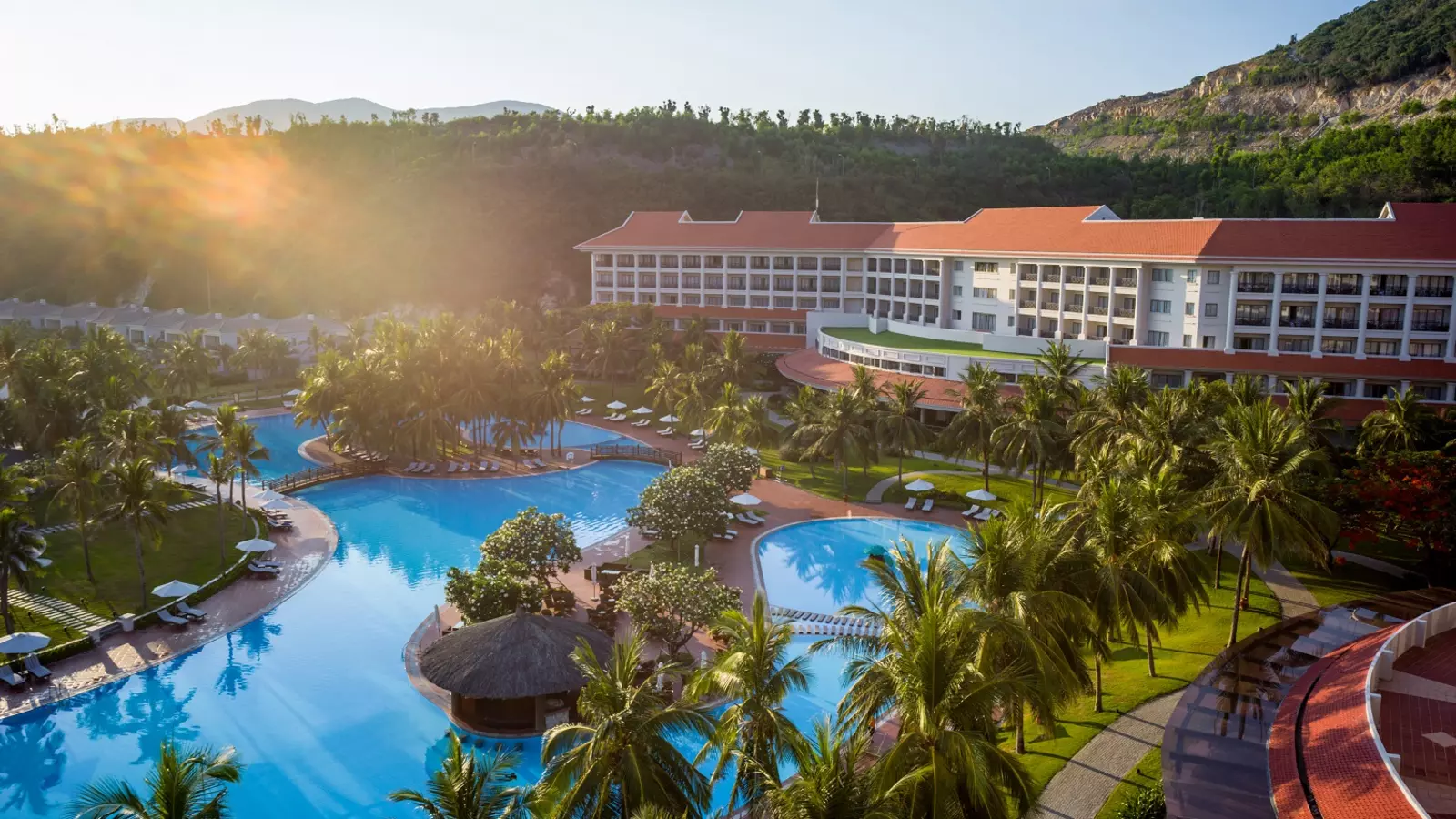 [Vinpearl 2026 - 2027] | VINPEARL NHA TRANG RESORT- Deluxe Room - Ăn 3 bữa + VinWonders thumbnail 8